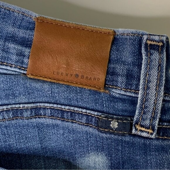 Lucky Brand Sweet Straight Stretchy Jeans - Picture 10 of 13